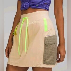 Lululemon Women Size 10 Multi
Pocket Cargo High Rise Hiking Golf Skirt
Skort